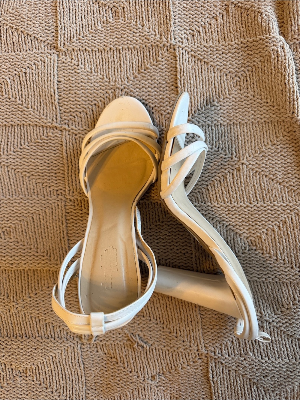 Womenโs White Strappy Block Heel Sandals